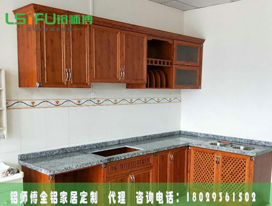 全鋁家具:堅(jiān)固耐用不變形的優(yōu)勢
